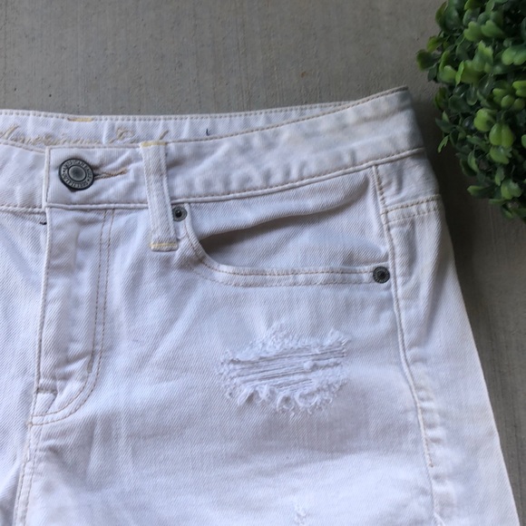 AEO Jean Shorts White Frayed/Distressed Cute! - Picture 2 of 7